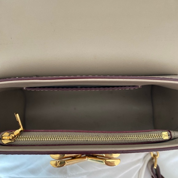 Authentic Louis Vuitton EPI Twist Lock Gold Chain Crossbody Handbag Beig… - Picture 8 of 9